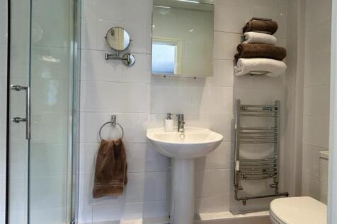 ensuite.JPG