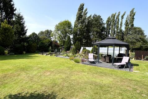 pond decking.JPG