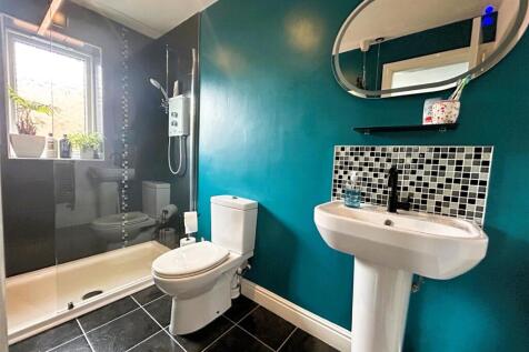 ensuite.JPG