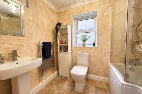 ensuite.JPG