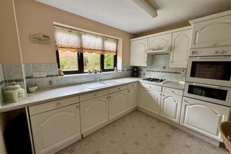Kitchen (2).JPEG