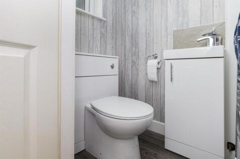 Cloakroom / WC