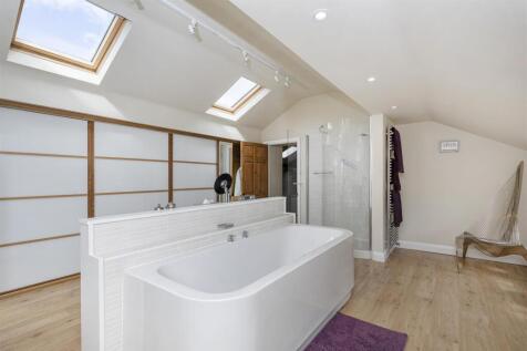 En Suite Bathroom and Dressing Area