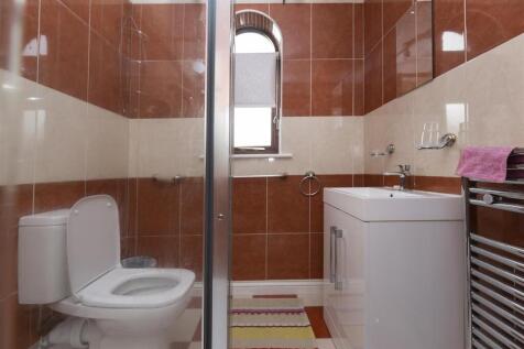 Bedroom Two en suite