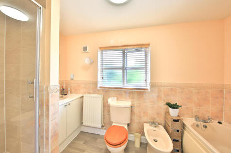 bedroom1ensuite