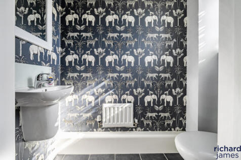 13da5c39af93477bba7c74f19db16629