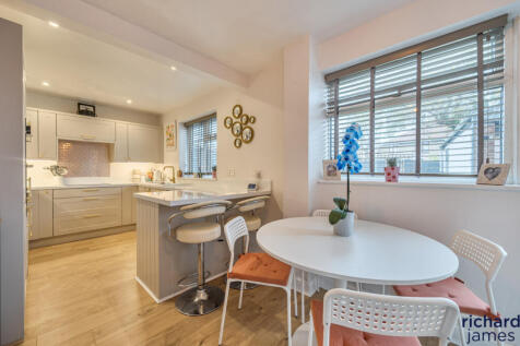 39c72d3a76f445698889e0d0c2de9902