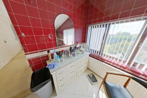 Bed 4 Ensuite Bathroom  2