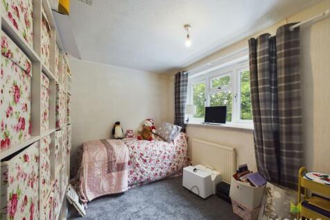 CAM01348G0-PR0507-STILL029.jpg