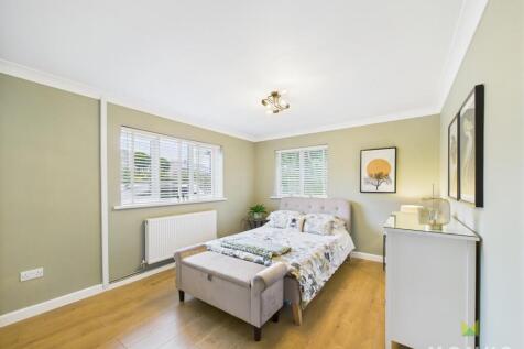 Bedroom at Dales.jpg