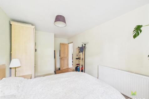 CAM01520G0-PR0244-STILL014.jpg