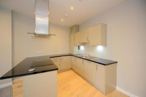 OPEN PLAN LOUNGE/DINING ROOM