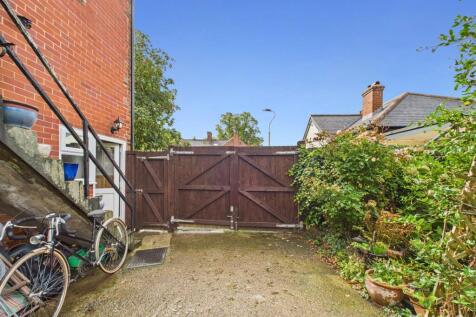 CAM01520G0-PR0275-STILL027.jpg