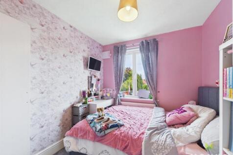CAM01348G0-PR0749-STILL015.jpg