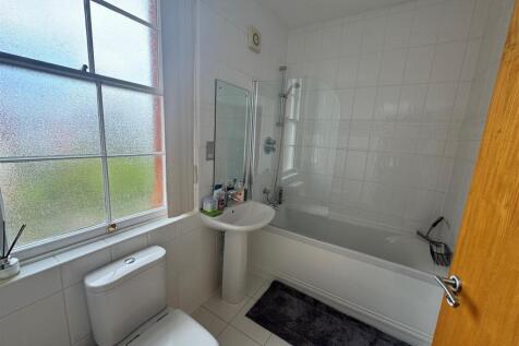 Bathroom.jpg
