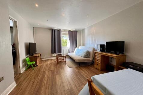 Living room - 14 Outwood.jpg