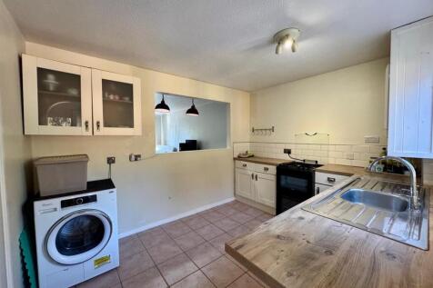 Kitchen 2.jpg