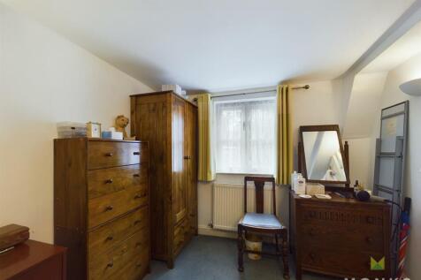 CAM01348G0-PR0448-STILL005.jpg