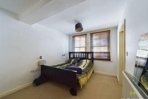 CAM01520G0-PR0114-STILL001.jpg