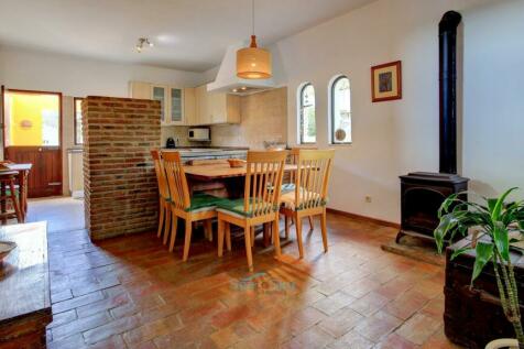 open-plan dining and kitchen