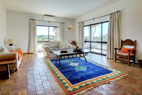 bright and sunny living room