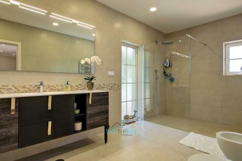 en-suite bathroom