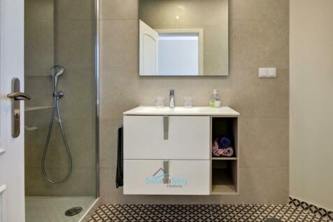 en-suite bathroom