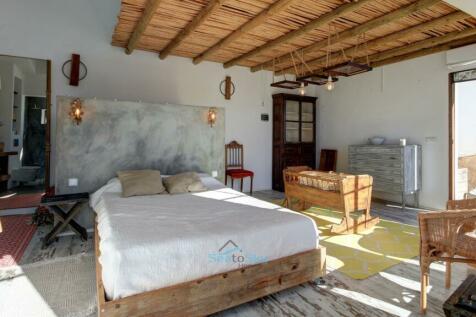 upper courtyard bedroom