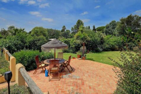 outdoor dining area