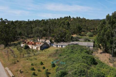 countryside location but only 20 min from portimão and lagos