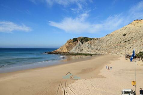 35 minute walk to burgau beach