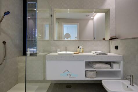 en-suite bathroom