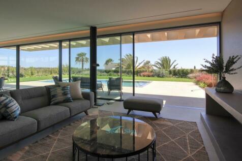 sliding glass doors to terrace