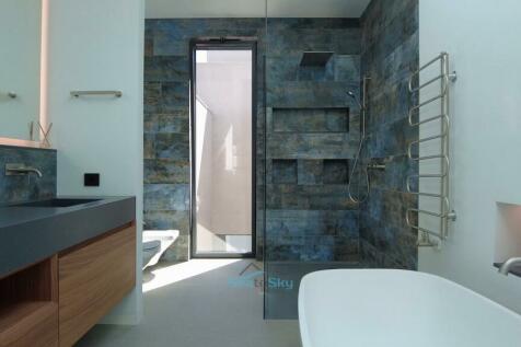 with en-suite bathroom