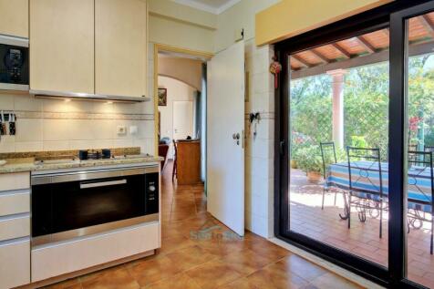 kitchen with access to covered veranda