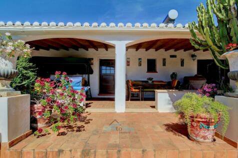 covered terrace overlooking pool area