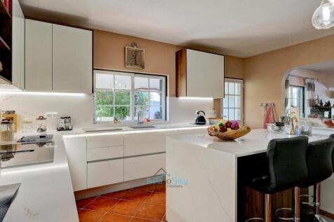 breakfast bar