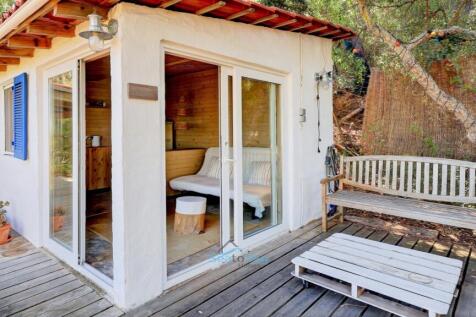 deck around cabin