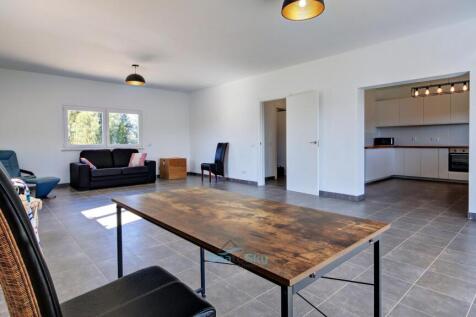 open plan living/dining to kitchen