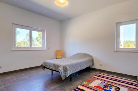 second bedroom with lots of natural light