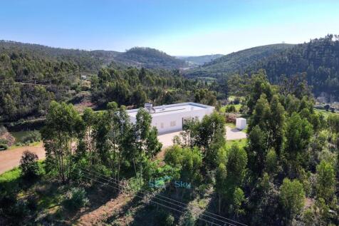 360º panoramic views of the surrounding hills &#43; countryside