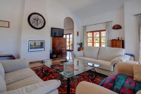 archway to kitchen