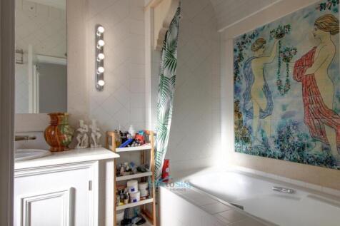 en-suite bathroom