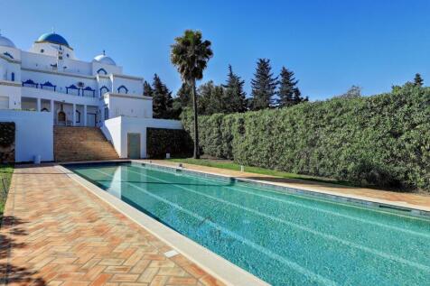steps to poolside