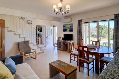 lounge dining room