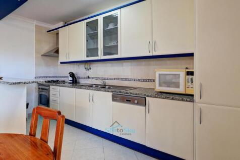 fitted kitchen