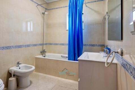 en-suite bathroom