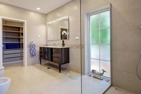 en-suite bathroom