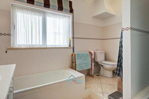 en suite bathroom