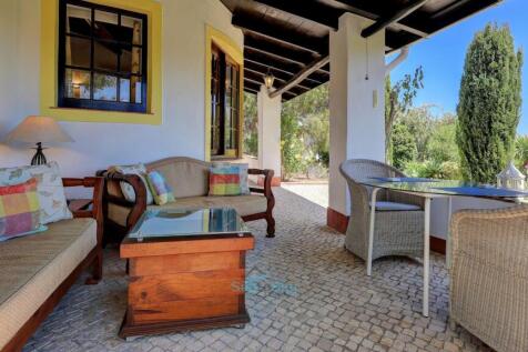 covered lounge terrace